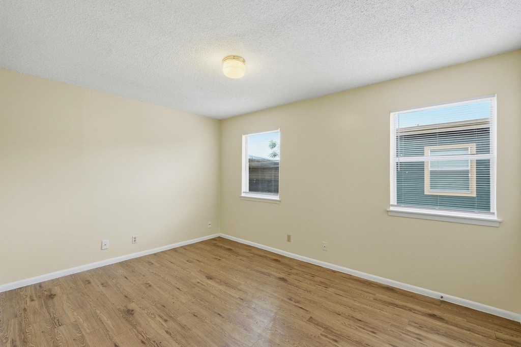 2319 Greenfield Pkwy - Photo 14