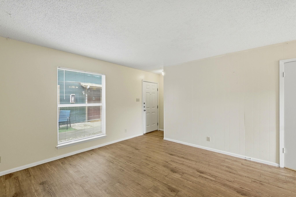 2319 Greenfield Pkwy - Photo 4