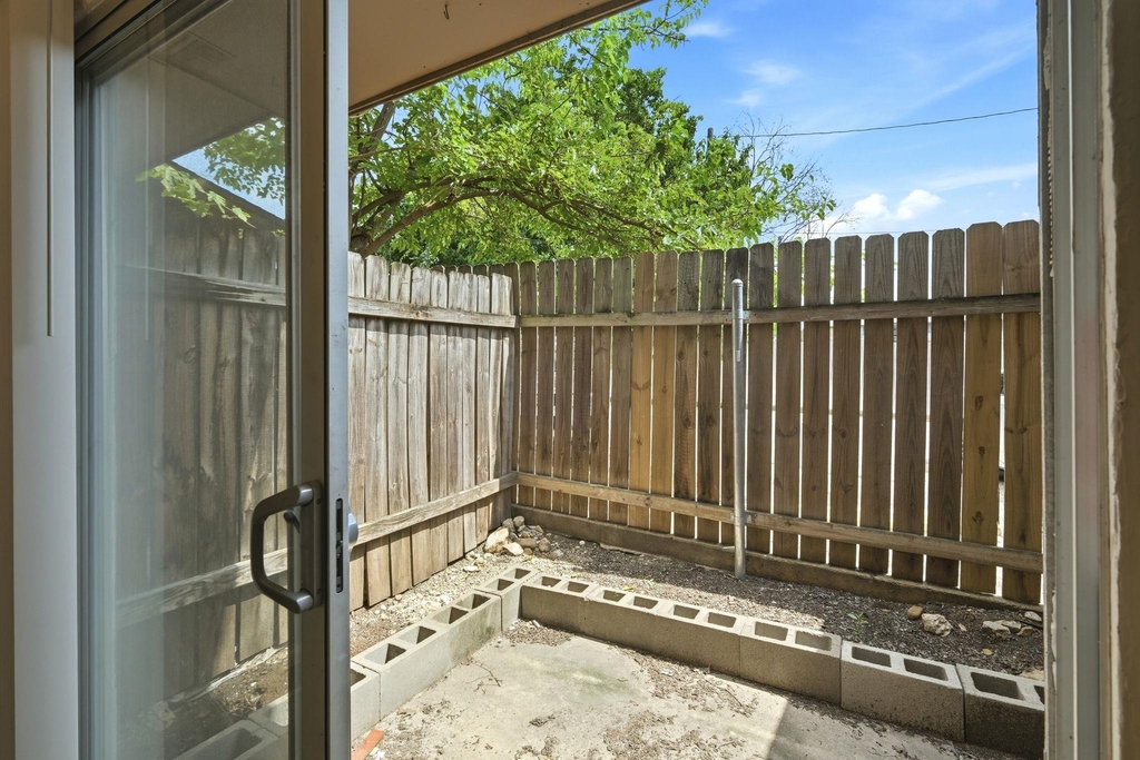 2319 Greenfield Pkwy - Photo 16