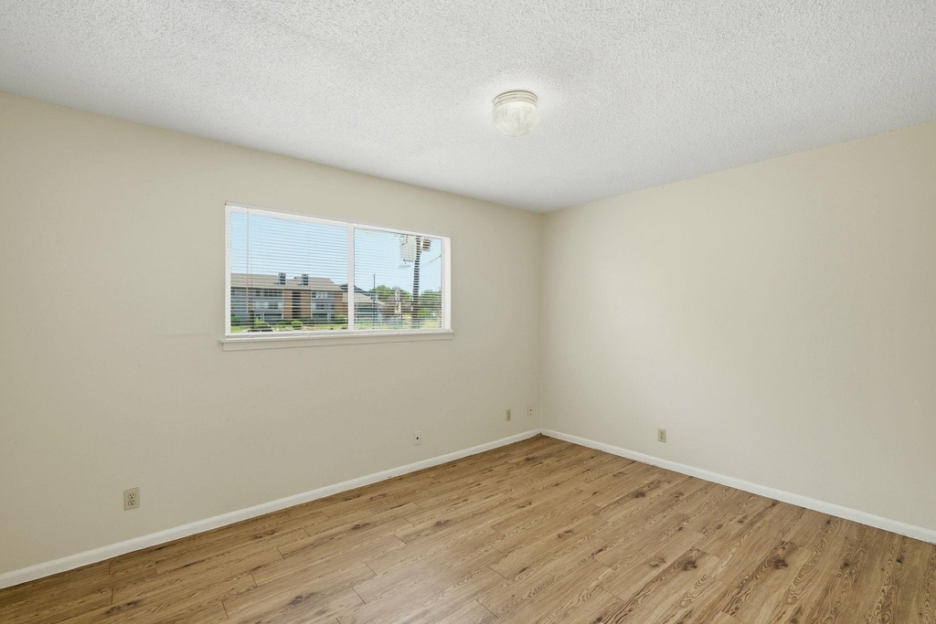 2319 Greenfield Pkwy - Photo 11