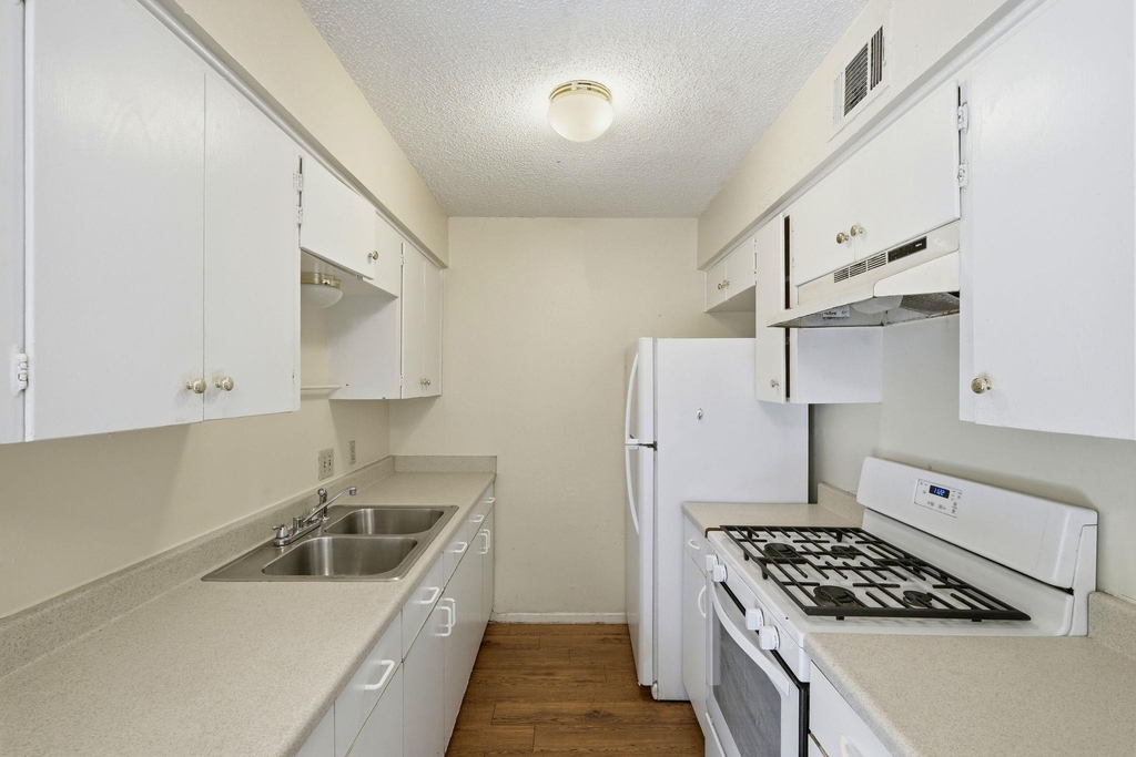 2319 Greenfield Pkwy - Photo 8