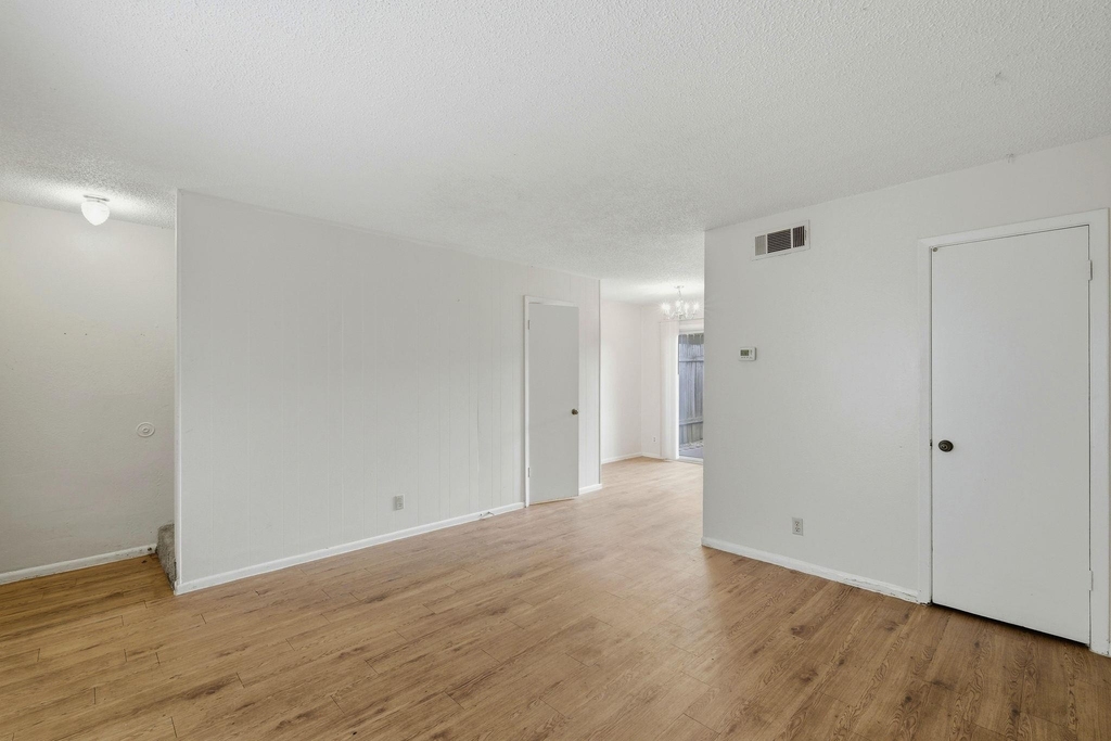 2319 Greenfield Pkwy - Photo 6