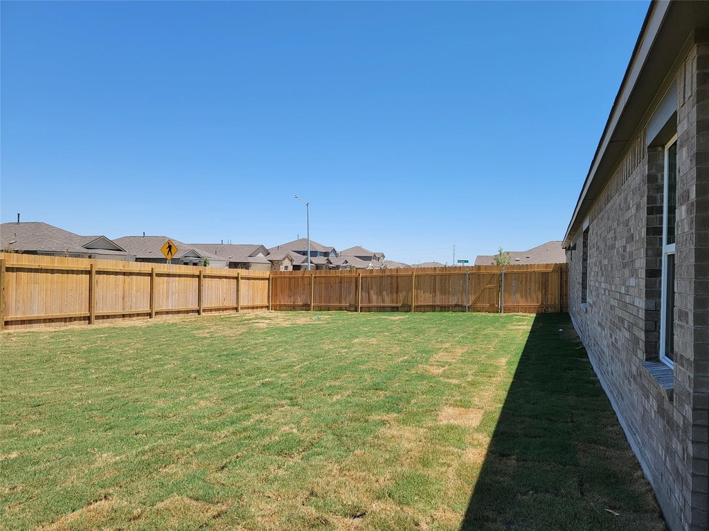 100 Montego St - Photo 24