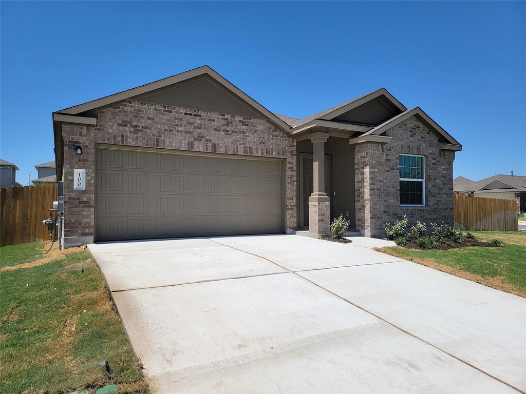 100 Montego St - Photo 2