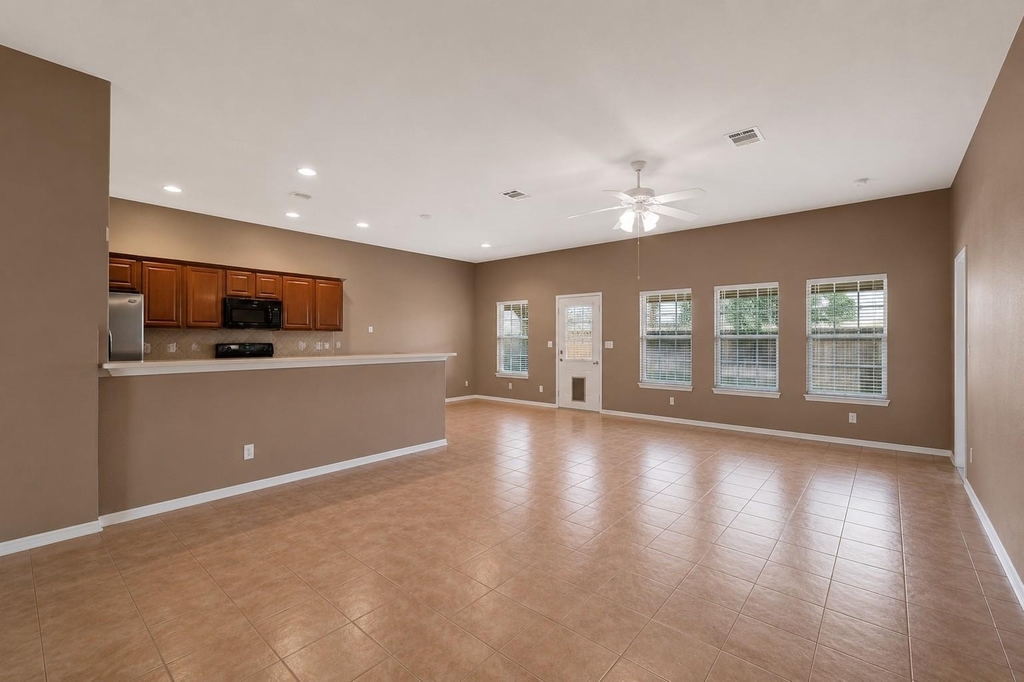 354 Camelia Pkwy - Photo 11