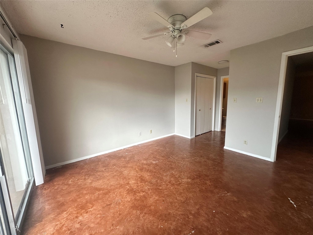 500 E Riverside Dr - Photo 12