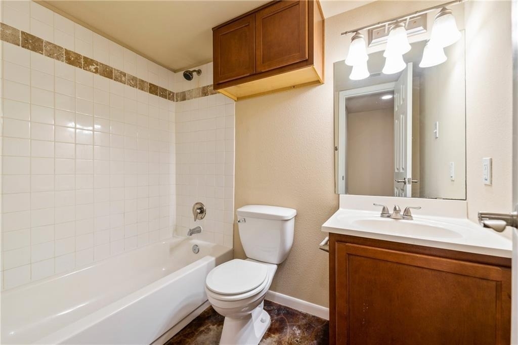 301 W 38th St - Photo 10