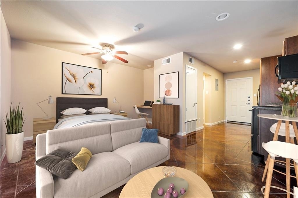 301 W 38th St - Photo 0