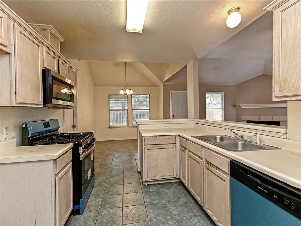 14700 Menifee St - Photo 10