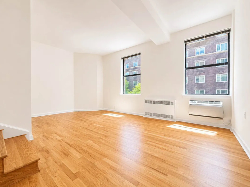 East 12th Street - Photo 4