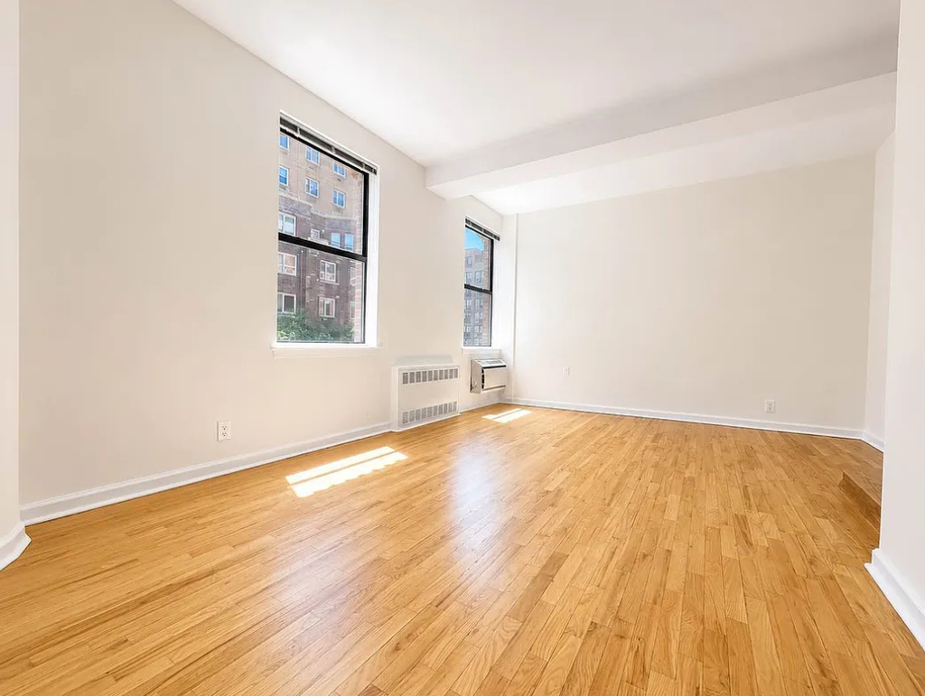 East 12th Street - Photo 2