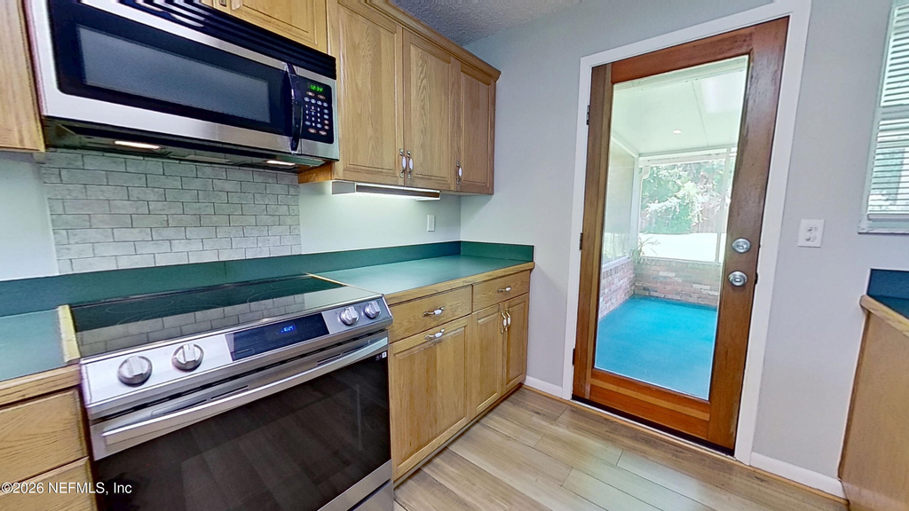 1301 Kings Road - Photo 5