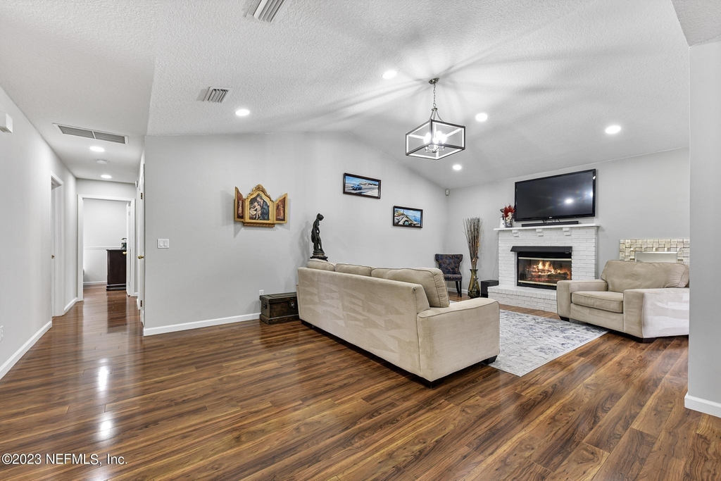 9126 Trevi Circle W - Photo 10