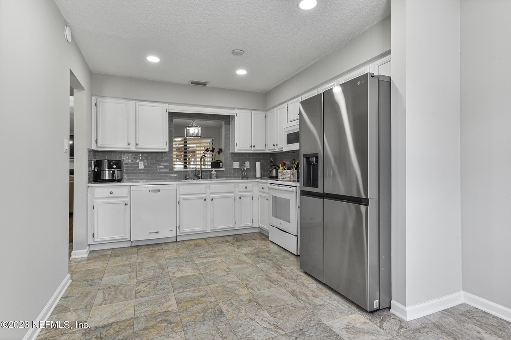 9126 Trevi Circle W - Photo 7