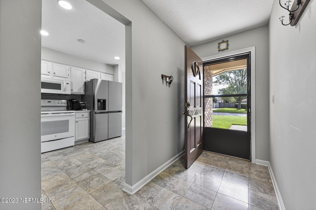 9126 Trevi Circle W - Photo 4