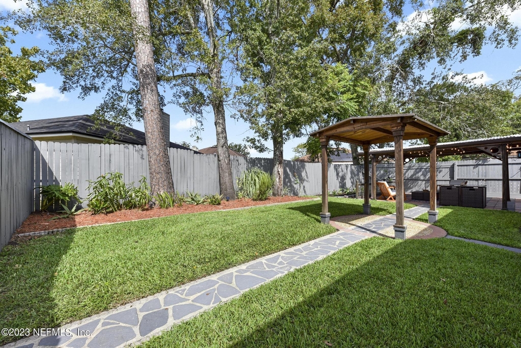 9126 Trevi Circle W - Photo 25