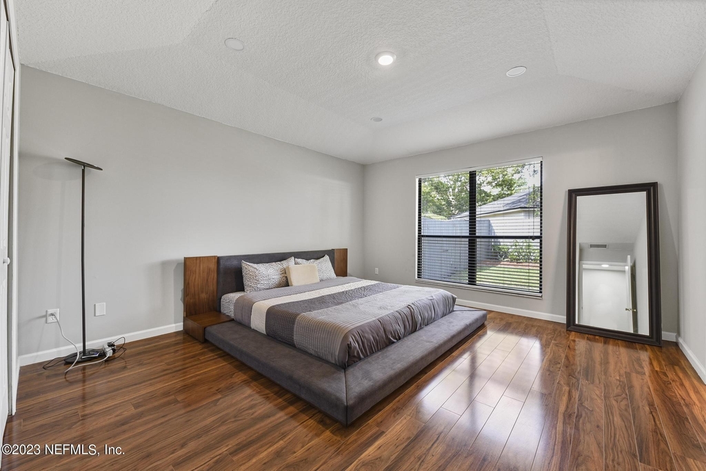 9126 Trevi Circle W - Photo 16