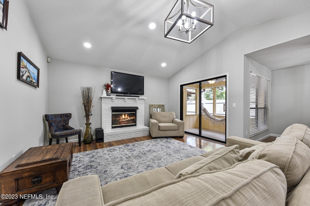 9126 Trevi Circle W - Photo 14