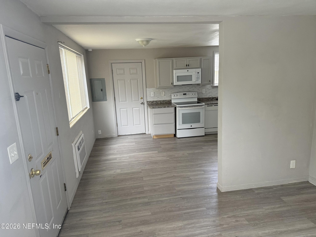 5659 Ansley Street - Photo 5