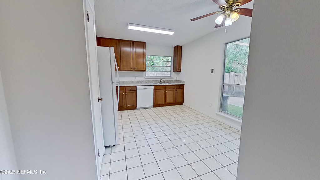 1615 Seminole Road - Photo 7