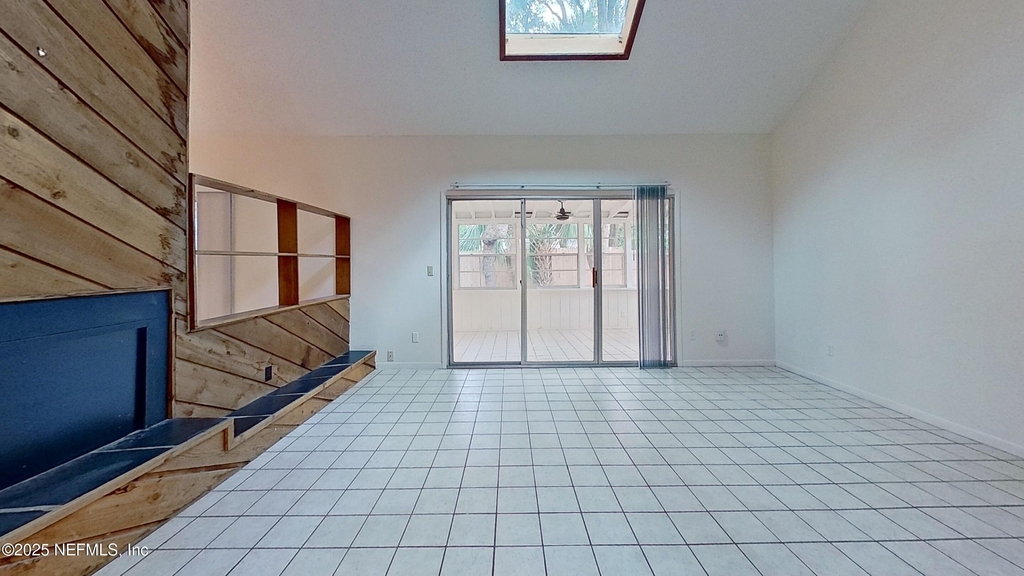 1615 Seminole Road - Photo 3