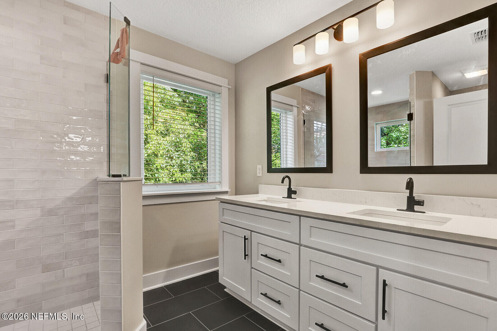 218 E 2nd Street - Photo 13