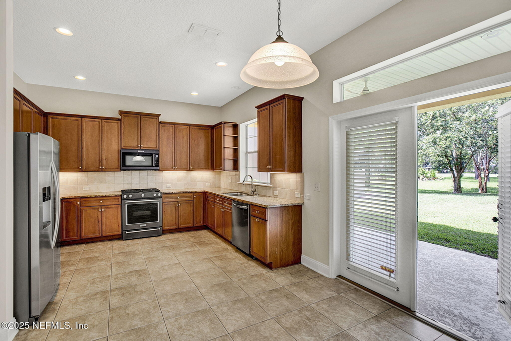 1761 Highland View Drive - Photo 5