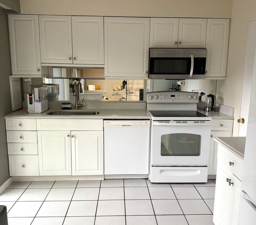 1531 Palmgren Drive - Photo 2