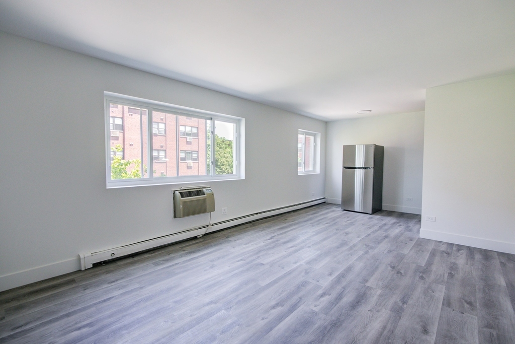 2001 W Summerdale Avenue - Photo 1