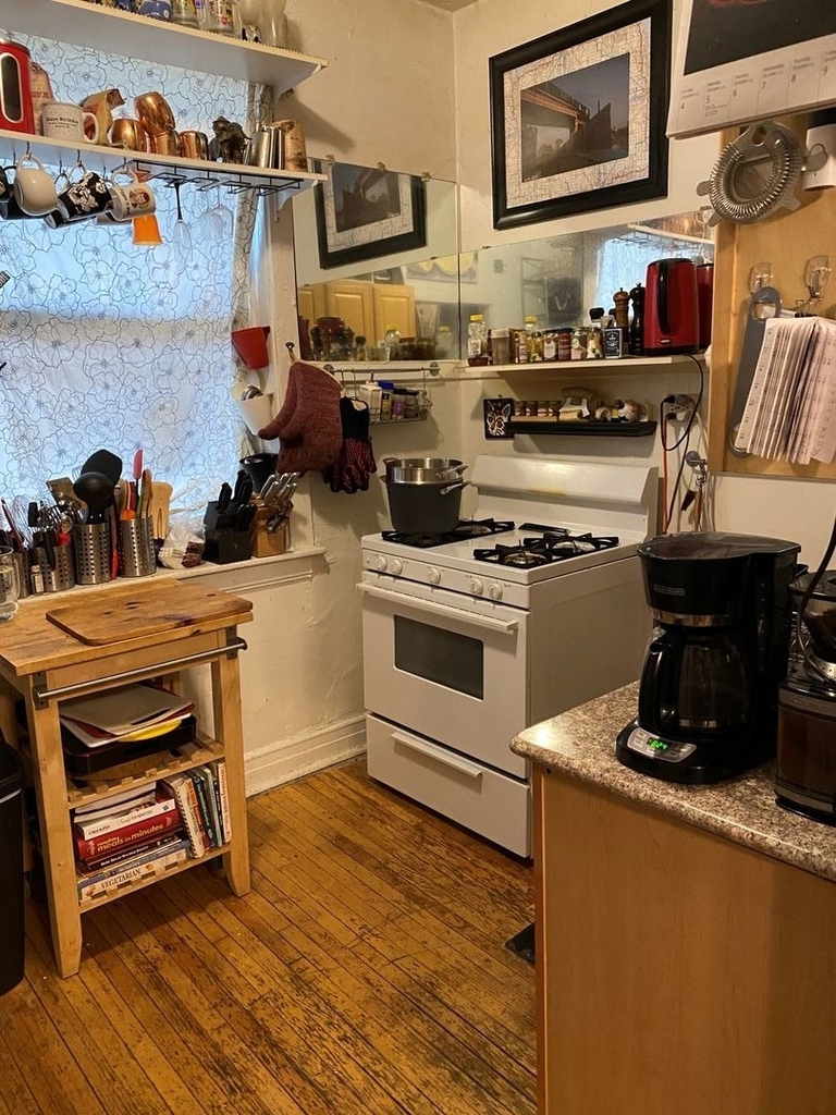 640 W Roscoe Street - Photo 9