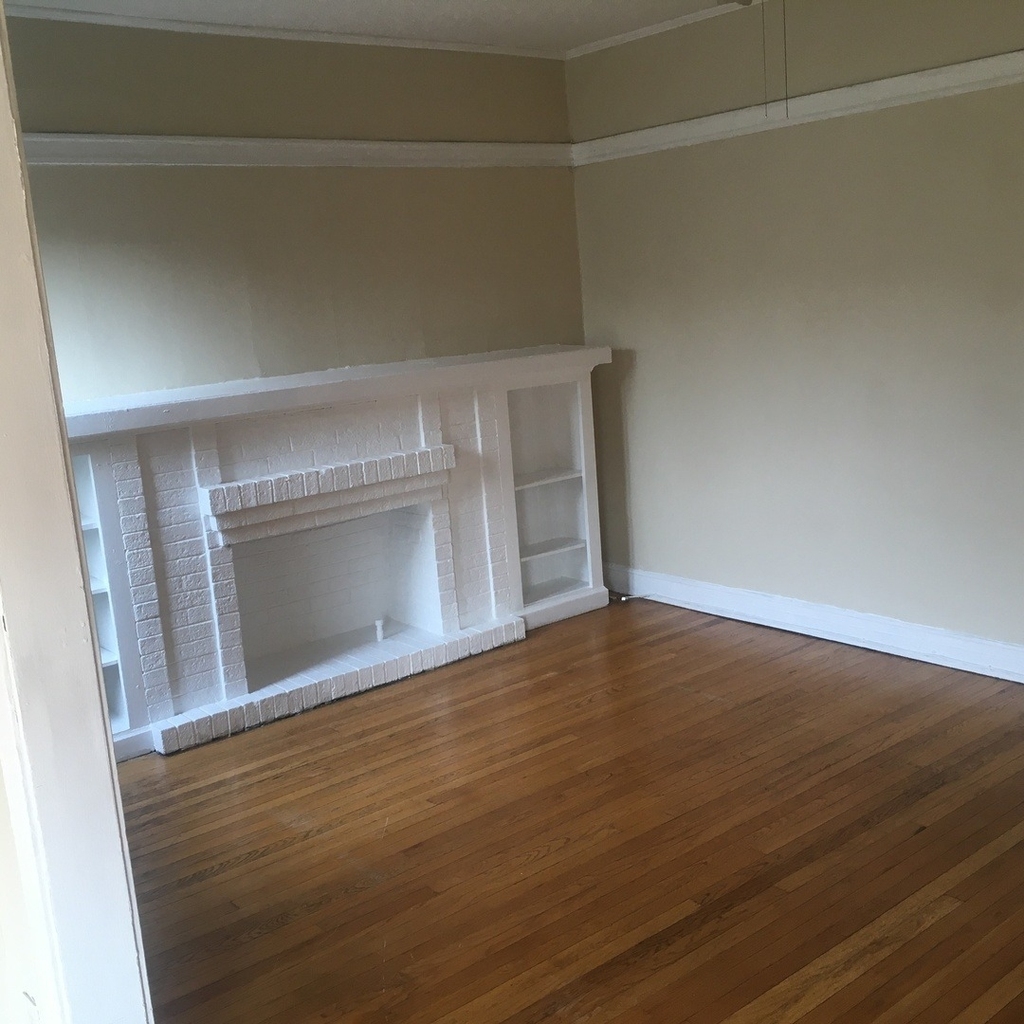 640 W Roscoe Street - Photo 1