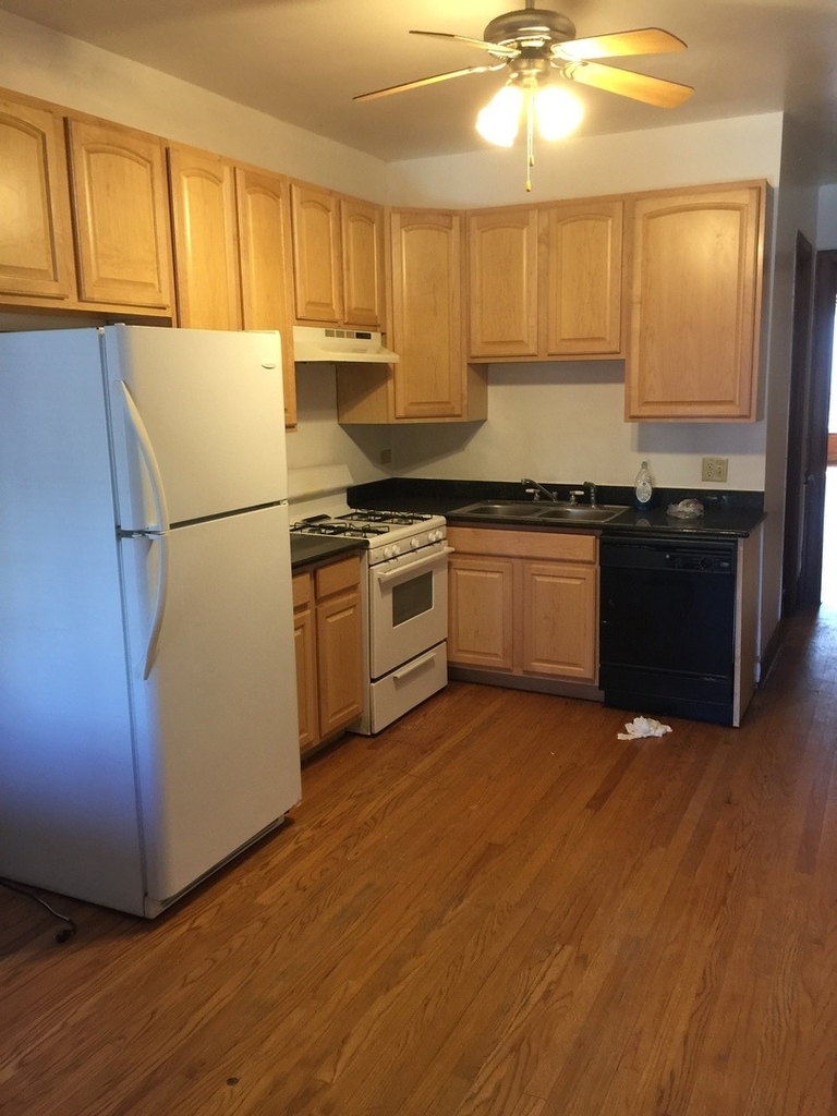 2337 N Bosworth Avenue - Photo 11