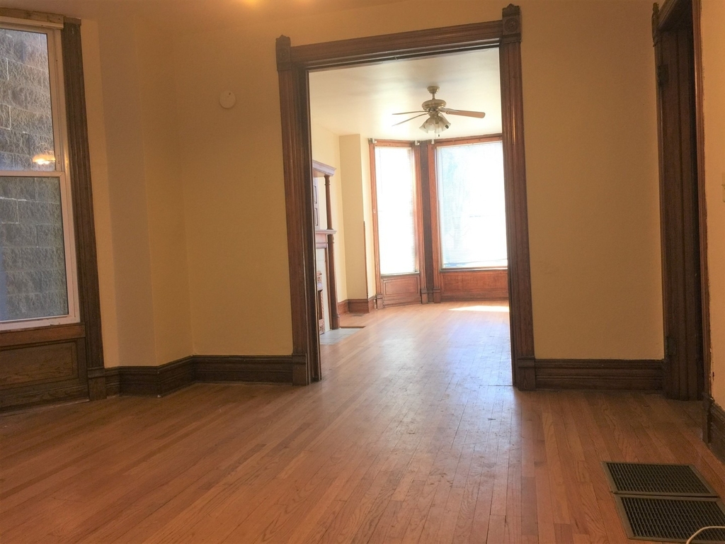 2337 N Bosworth Avenue - Photo 2