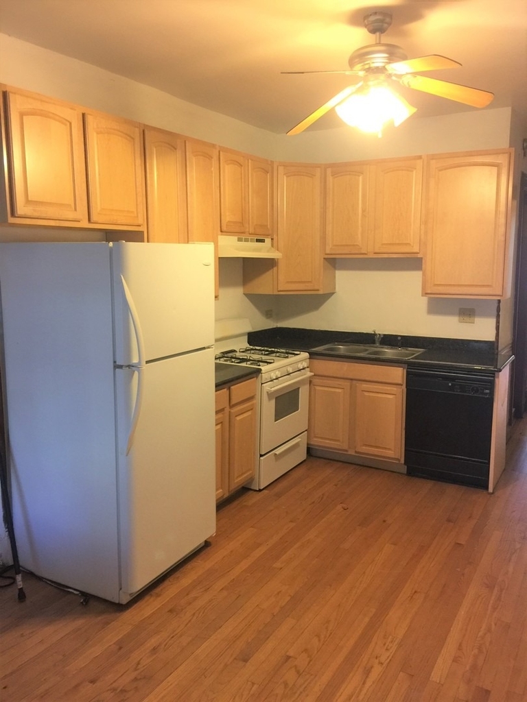 2337 N Bosworth Avenue - Photo 9