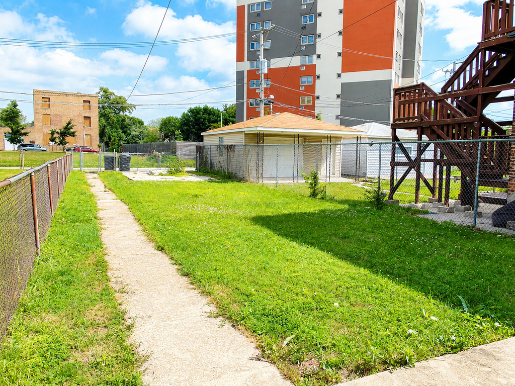 748 E 69th Place - Photo 8