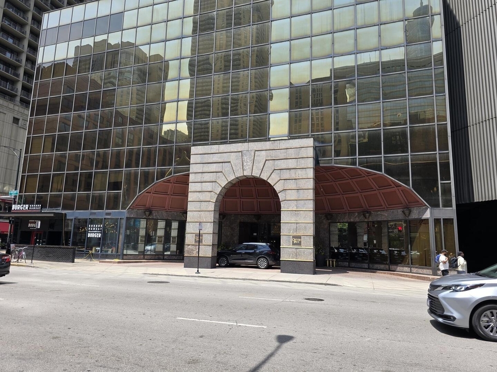 10 E Ontario Street - Photo 1