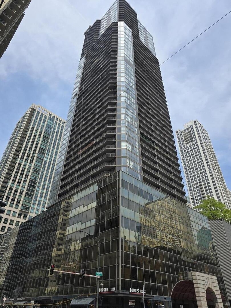 10 E Ontario Street - Photo 0