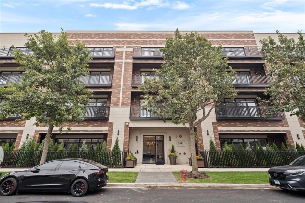 3951 N Wayne Avenue - Photo 3