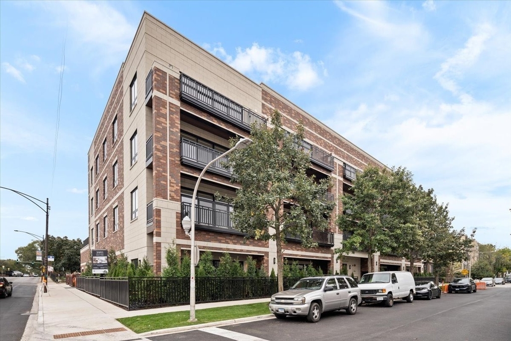 3951 N Wayne Avenue - Photo 2