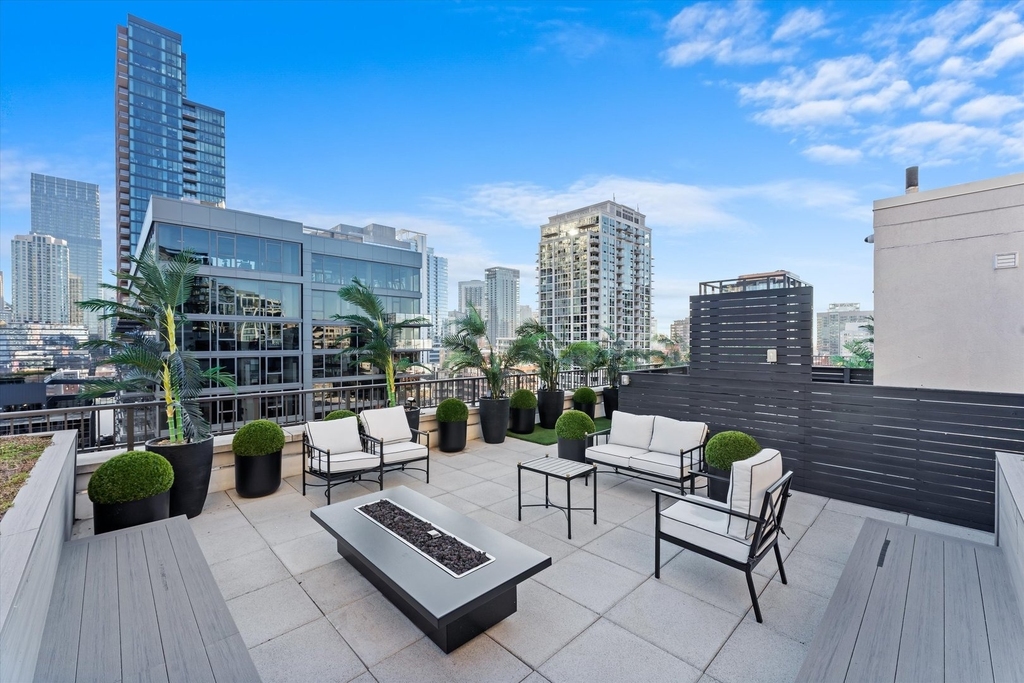 707 N Wells Street - Photo 3