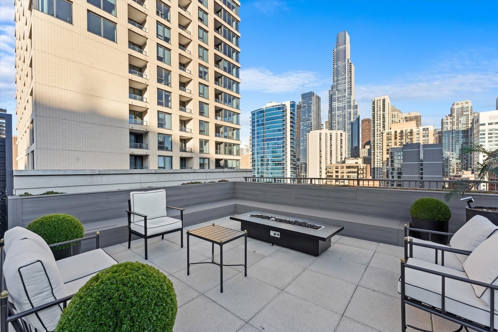 707 N Wells Street - Photo 5