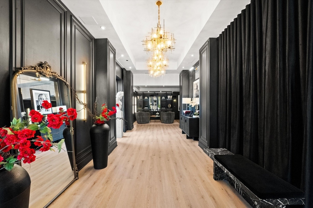 707 N Wells Street - Photo 1