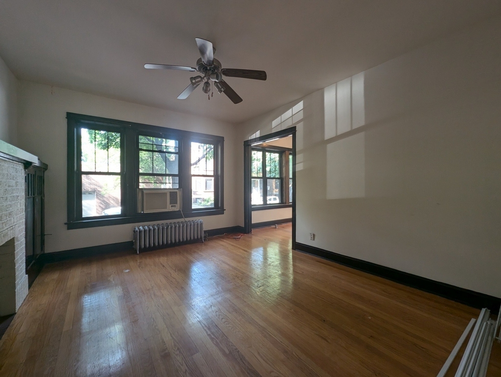 1949 W Cuyler Avenue - Photo 1