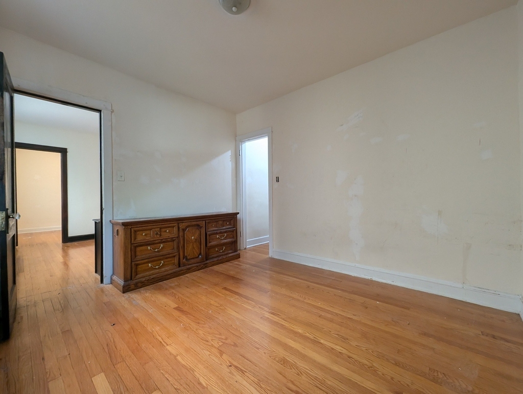 1949 W Cuyler Avenue - Photo 10
