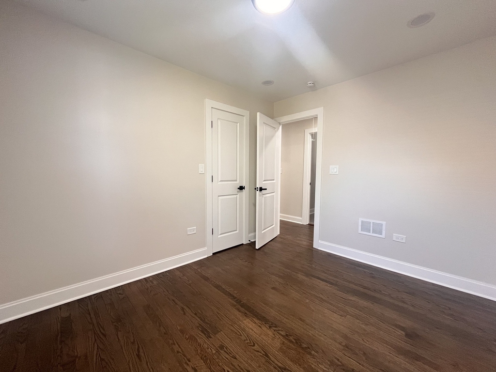15116 Marshfield Avenue - Photo 13