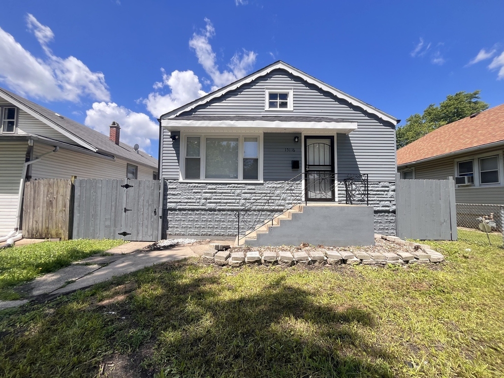 15116 Marshfield Avenue - Photo 0