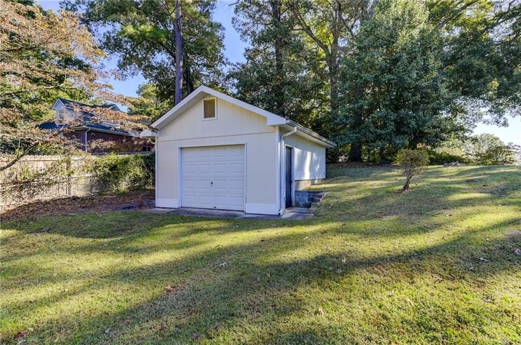 2325 Elmwood Circle Se - Photo 5