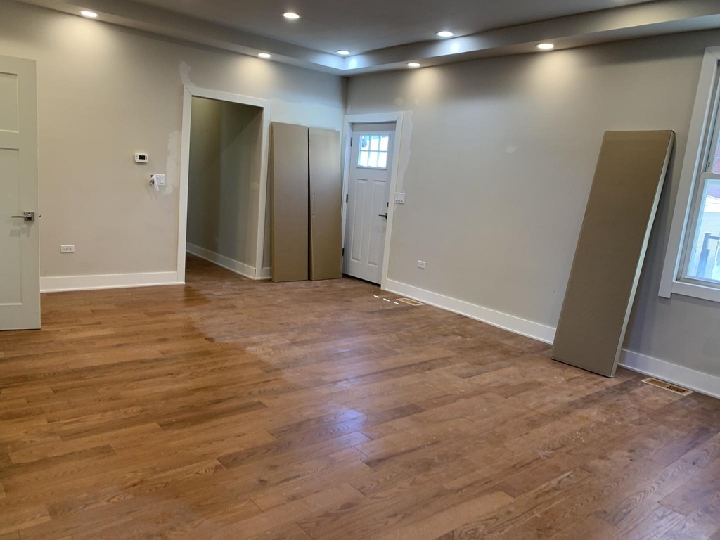 2418 N Washtenaw Avenue - Photo 7