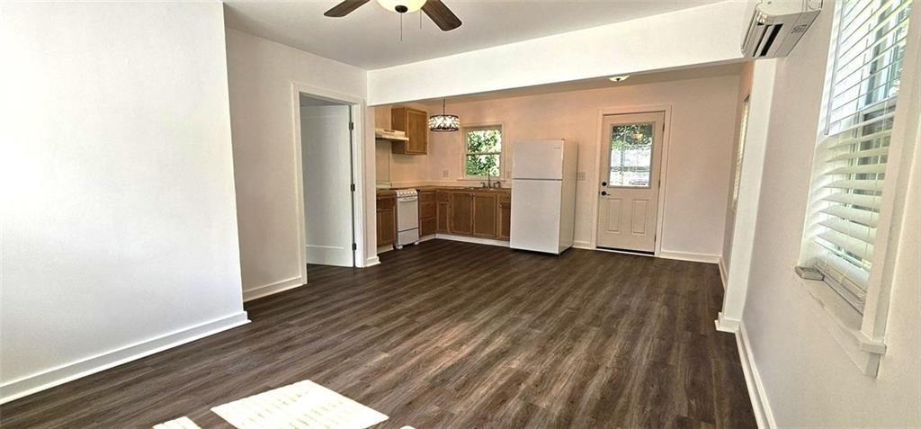 3230 W Shadowlawn Avenue Ne - Photo 0