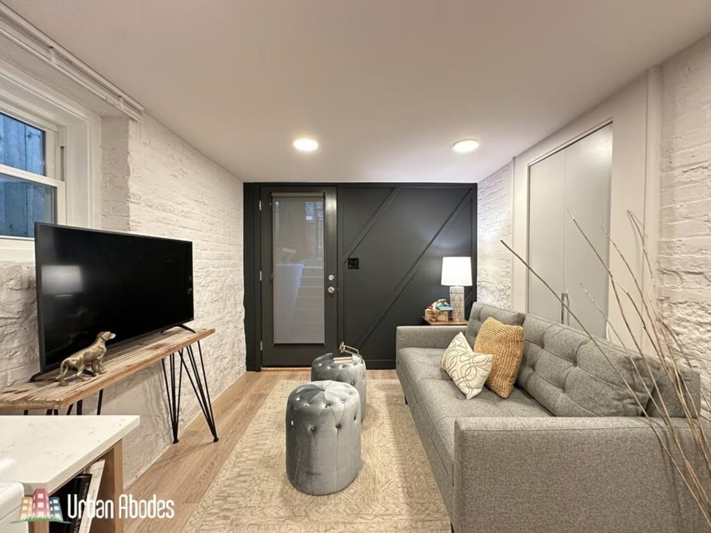 1015 N California Avenue - Photo 2